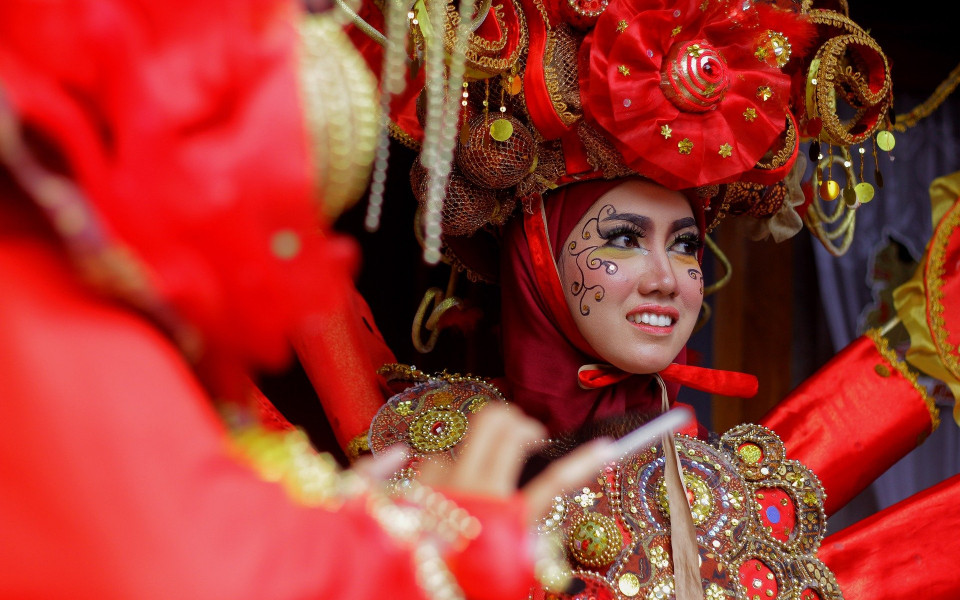 Verkleidete Frau in Berlin